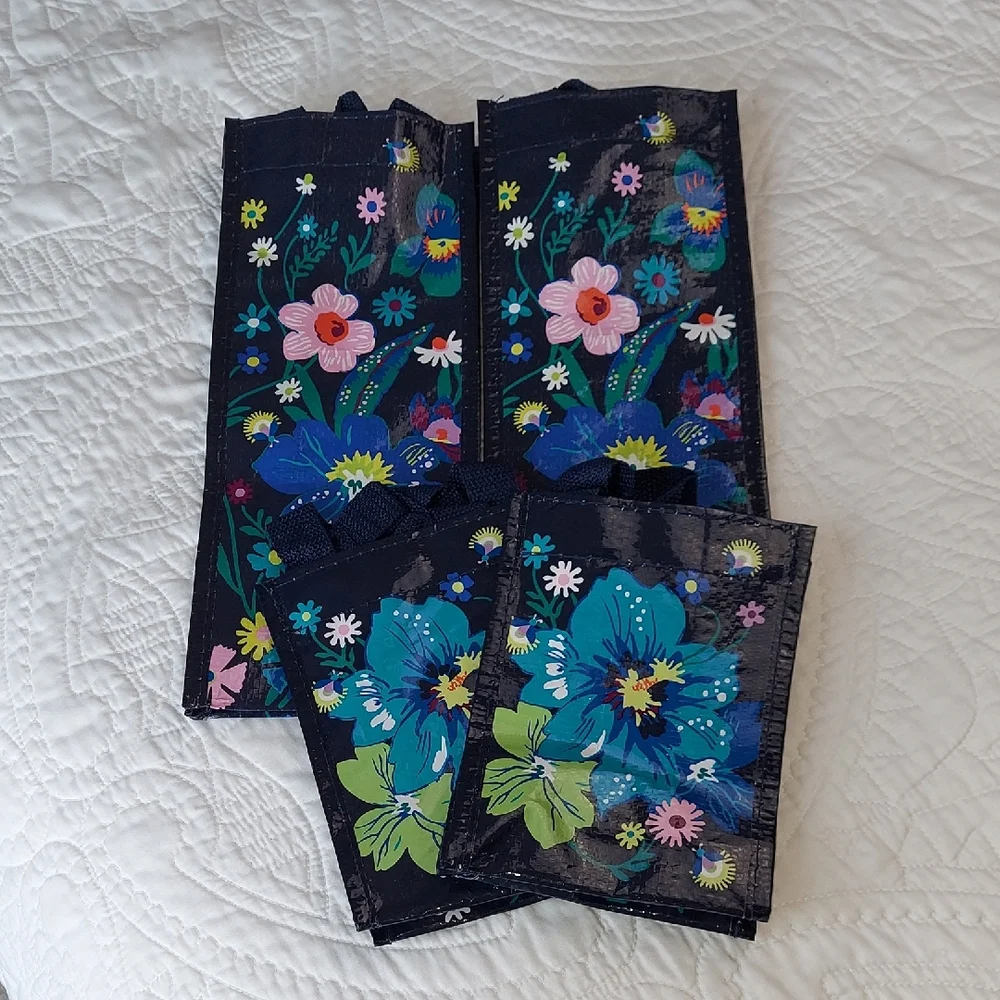 * Vera Bradley Colorful Floral, 4 Pc Heavy Duty Gift Bag Set, NEW